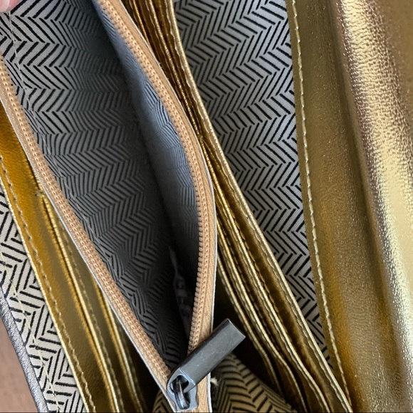 Steve Madden Metallic Silver Clutch with Metal Crossbody Strap (EUC) - Picture 8 of 9